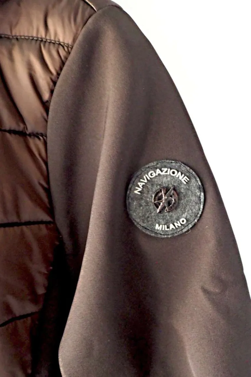 piumino_trapuntato_con_ma_12.webp Navigazione Piumino trapuntato con manica Softshell taglie comode Clearance
